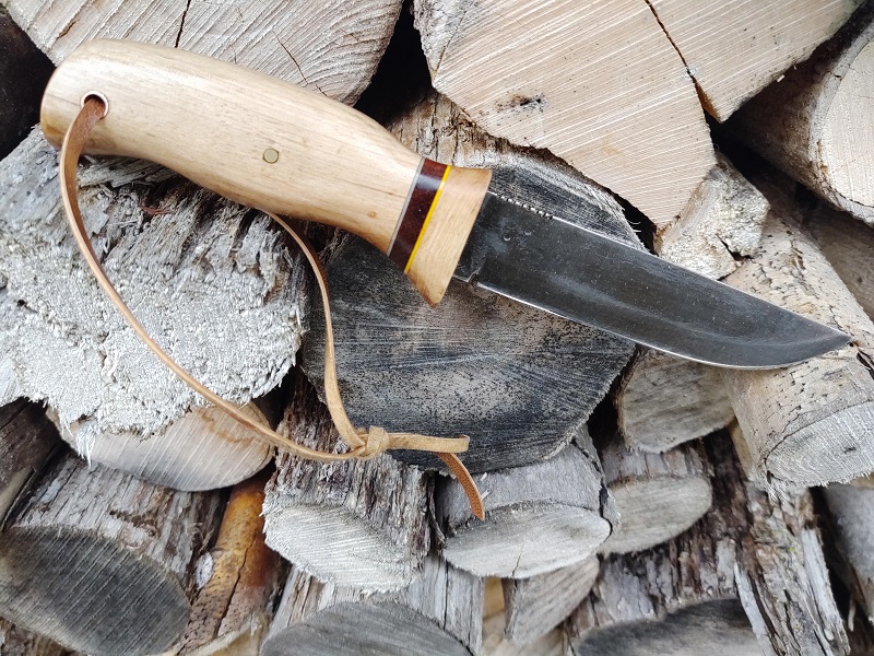 Knife 46 - 4” Hunter - EDC - Dyed Wood Framed Tang